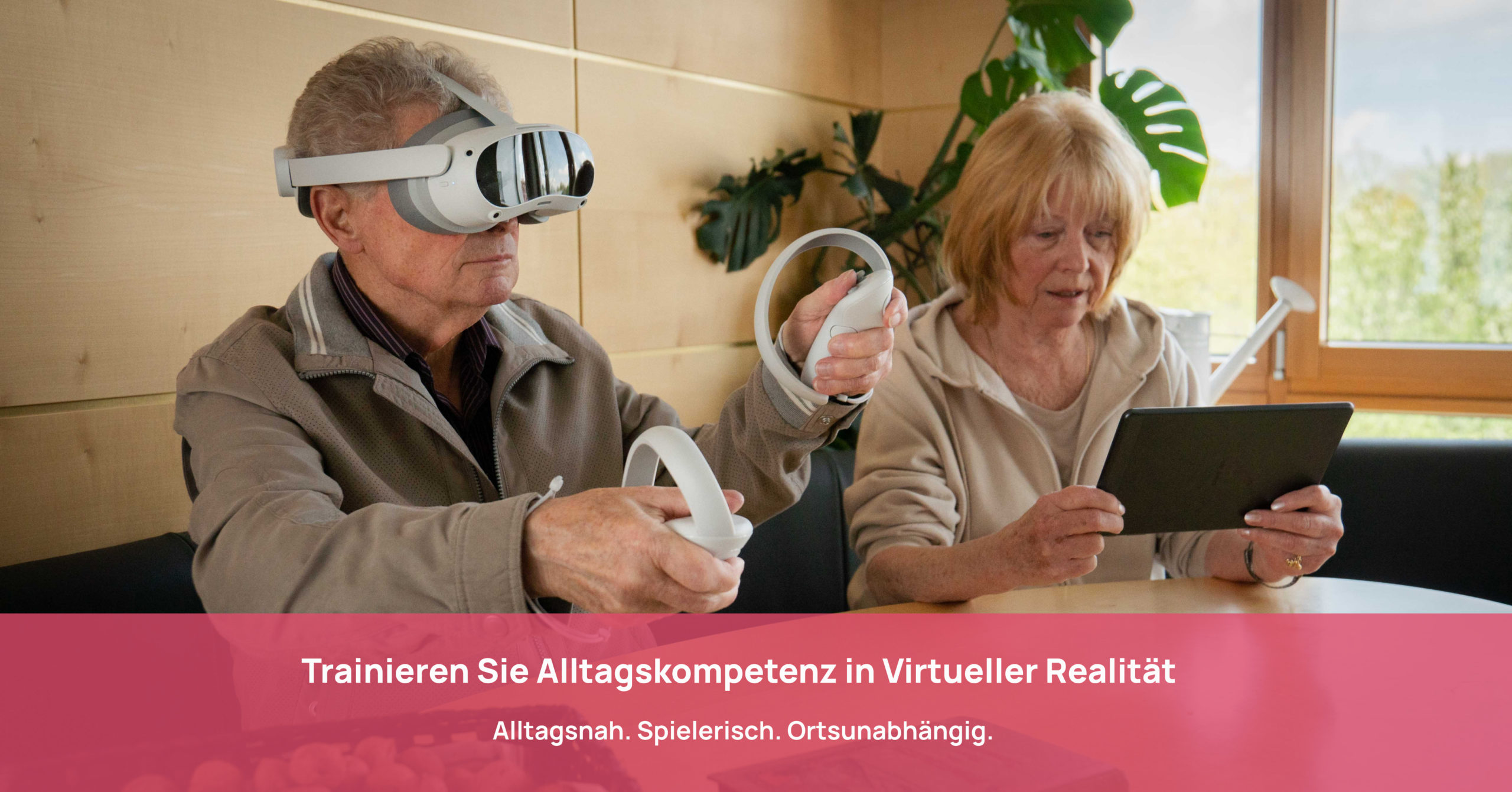 Senior*innen trainieren gemeinsam mit Tablet und VR-Brille